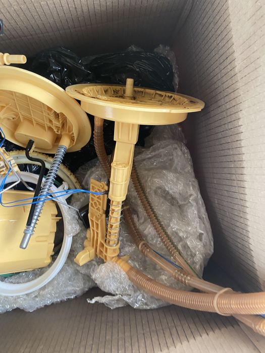 Датчик рівня палива та насос палива ML