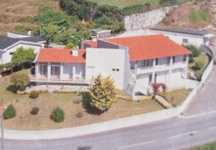 Vende-se moradia