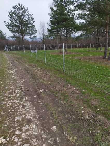 ogrodzenia budowlane / słupki METALOWE / drewniane /siatka