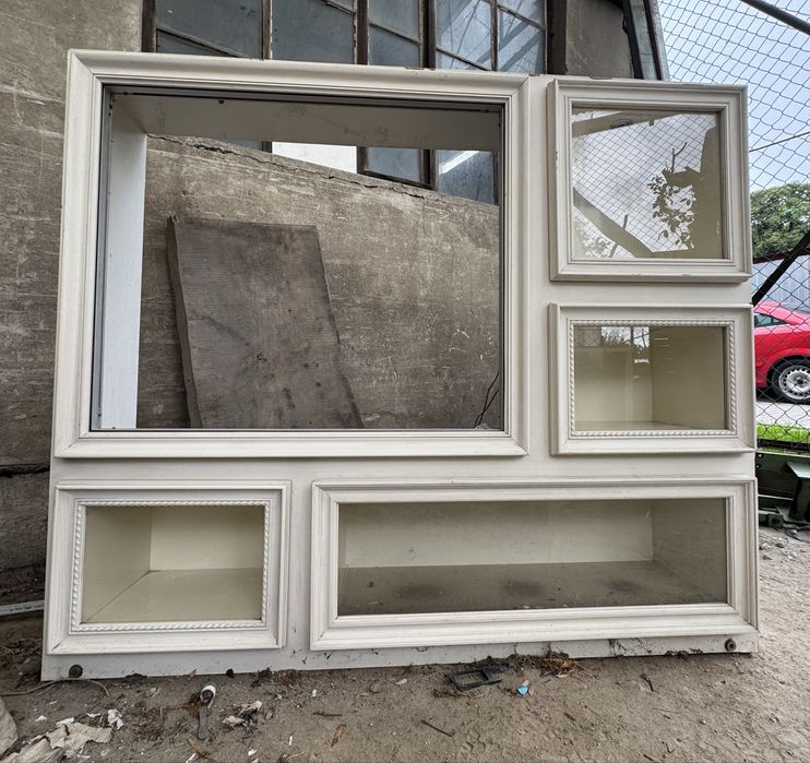 Debowa gablota przeszklona  ekspozycja wystawa podswietlana