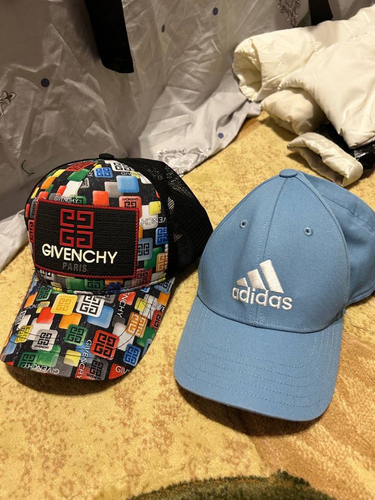 Жіноча кепка givenchy