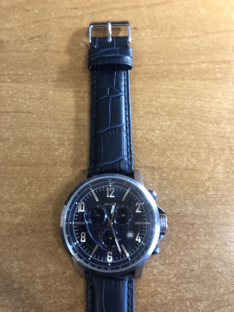Продам часы DKNY NY1373