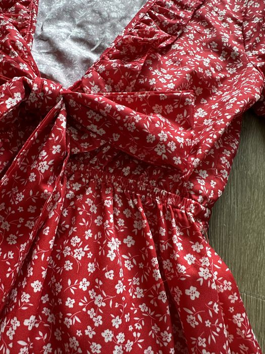 сукня червона