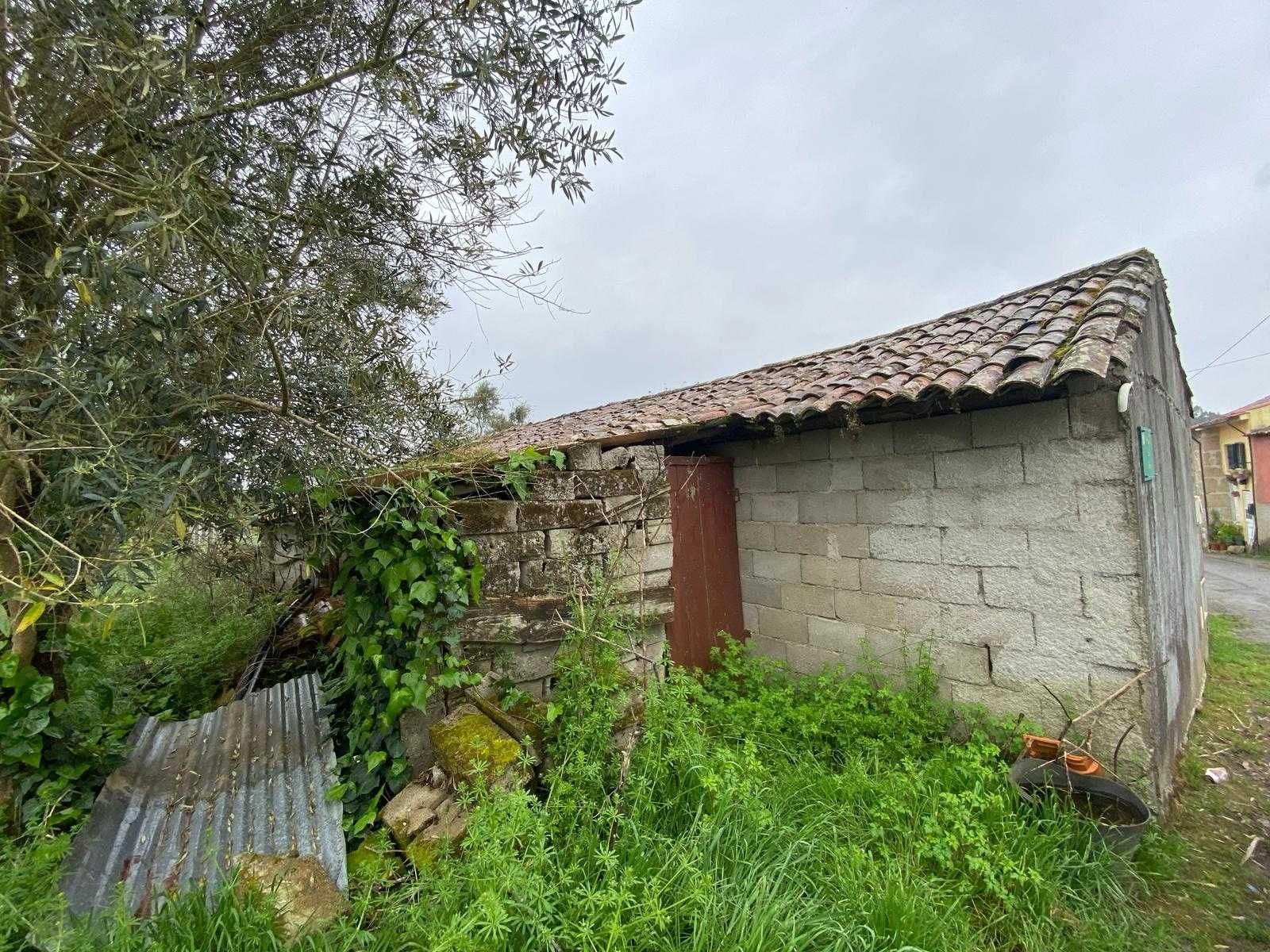 Casa de arrumos para reconstruir