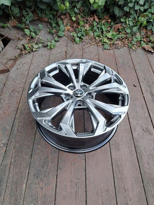 Диски на  Toyota RAV4 R18 5x114.3 ET35 Dia60.1