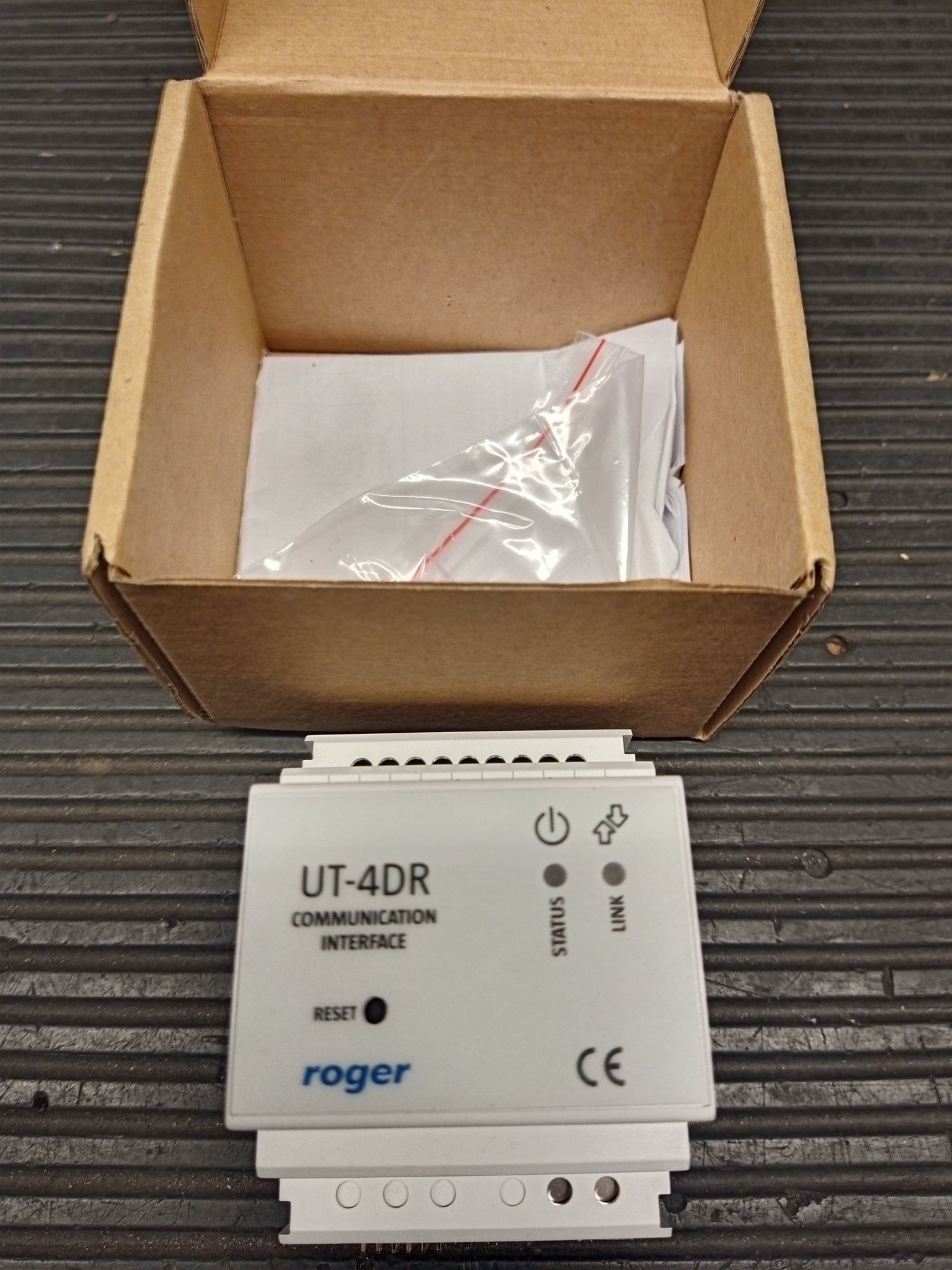 Interfejs Roger UT-4DR.