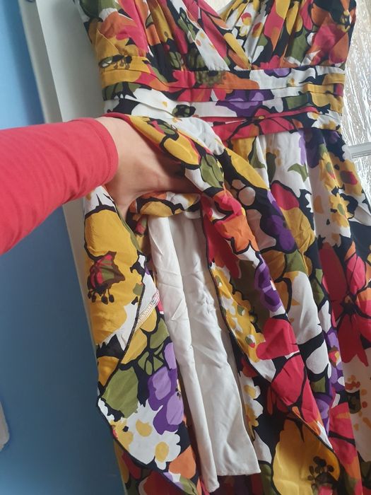 Sukienka w kwiaty jedwabna Motiv