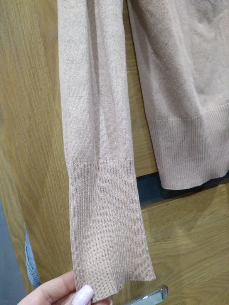 Modny zapinany sweterek rozmiar L/2XL