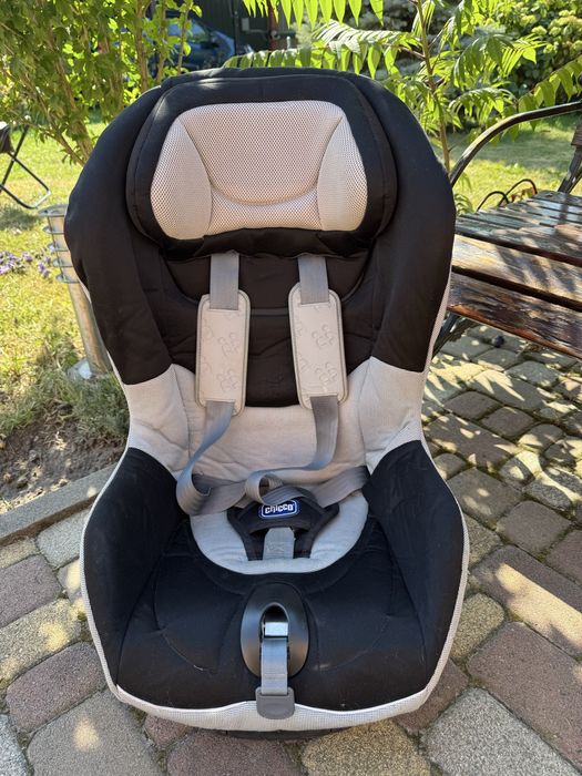 Автокрісло CHICCO artsana universal 9-18 kg