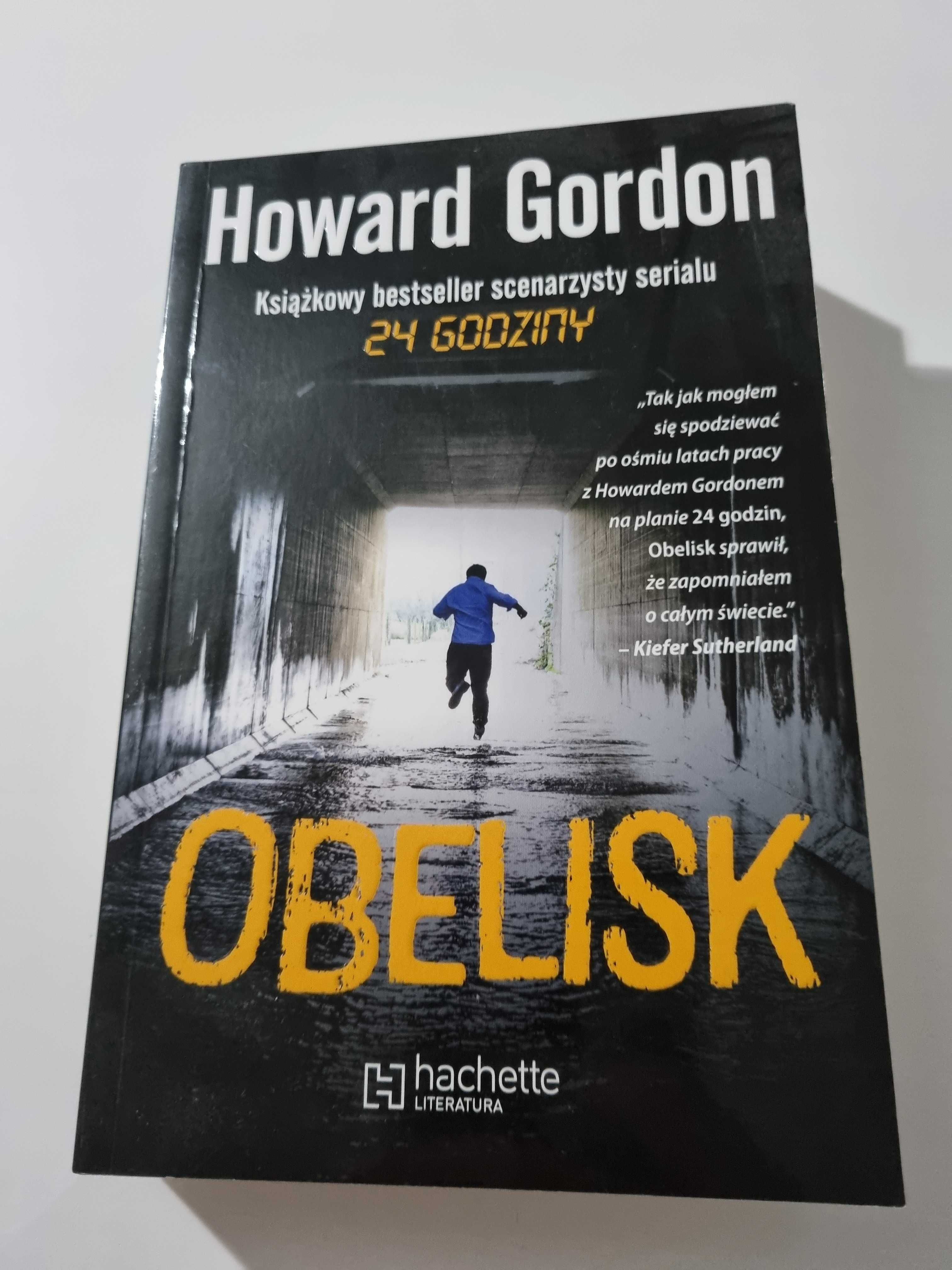 Książkowy bestseller scenarzysty serialu 24 godziny "OBELISK"