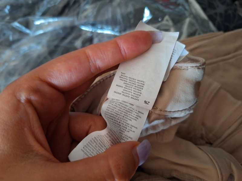 Beżowe woskowane spodnie skinny MOHITO M/38/10