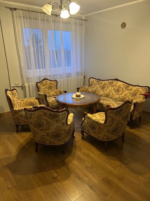 Stylowy komplet wypoczynkowy w stylu ludwikowskim sofa,4fotele, stolik