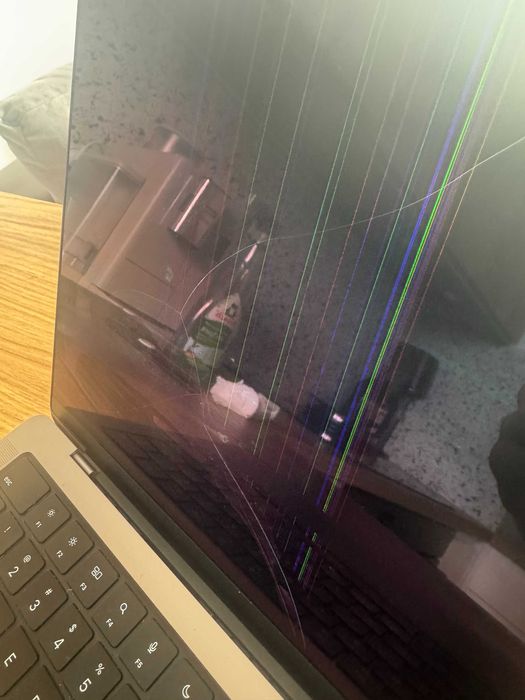 Macbook Pro M2 16gb / 1T - A 2779 ( uszkodzona matryca )