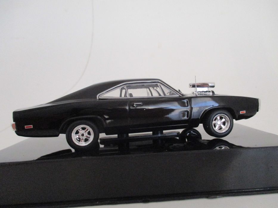 Miniatura Carro DODGE CHARGER RT 1969 - Escala1.43