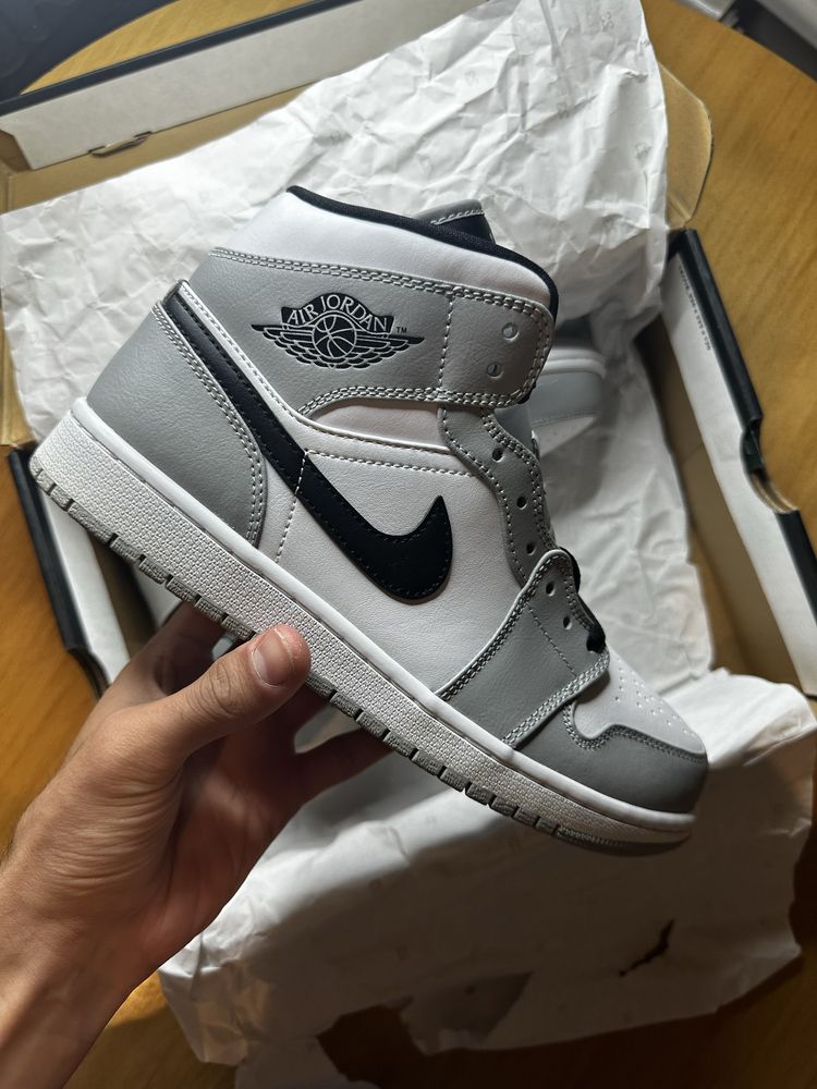 Nike Air Jordan 1 Mid Smoke Grey