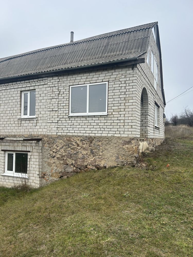 Продам двохповерховий будинок