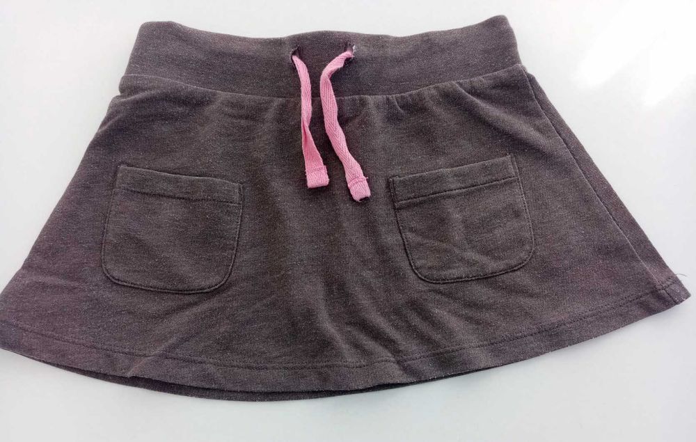 saia: para 5 / 6 anos, castanha, da H&M, só 2€!