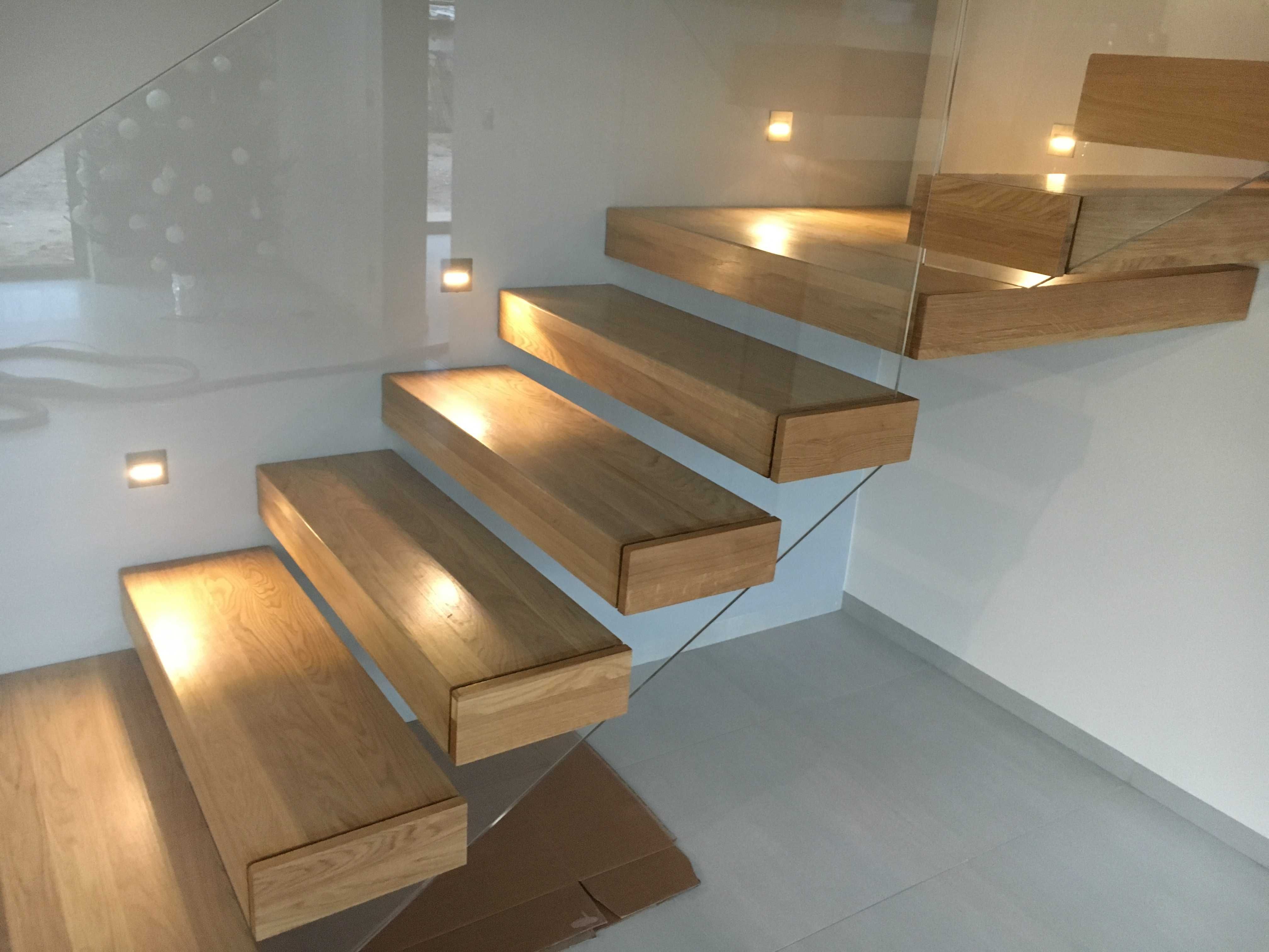 Schody półkowe dębowe z balustradą Producent Wycena Gratis !