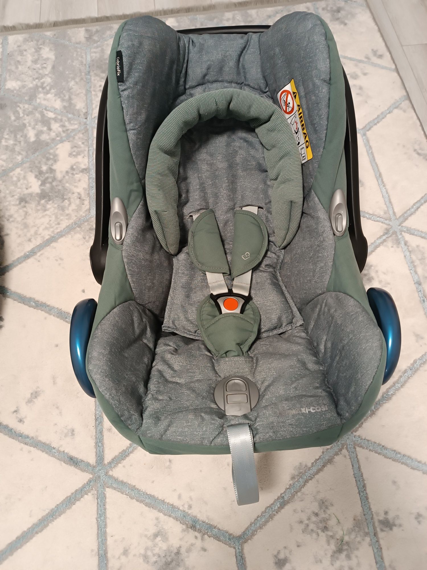 Автокрісло з базою  Maxi-cosi CabrioFix 0+