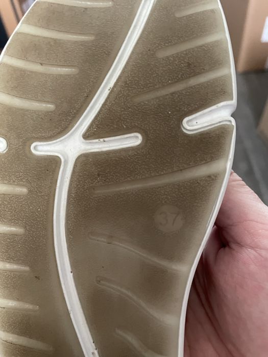 Продам Пантолети беживые натуральная кожа