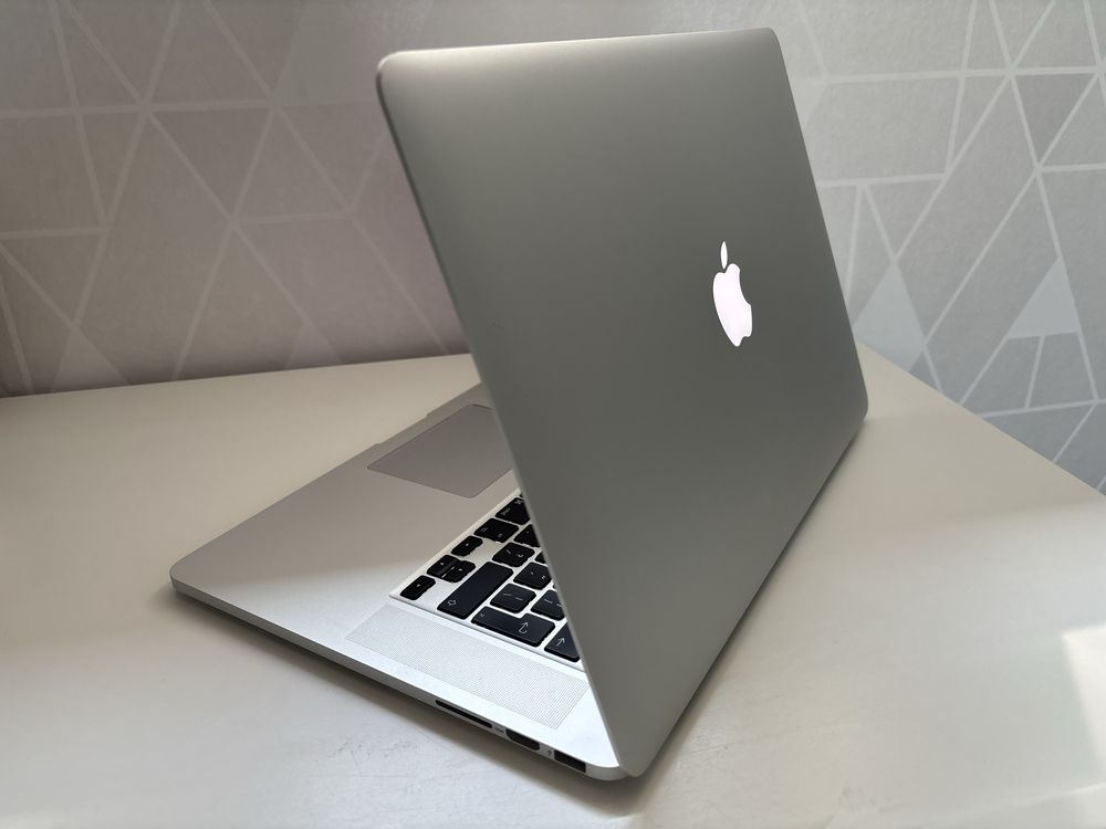 Apple MacBook Pro 15” Retina i7 2.2 GHz 256 SSD świetny komputer