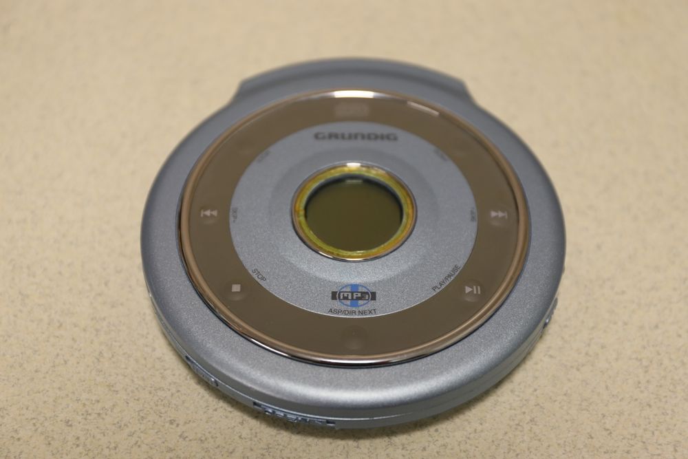 Grundig    CD mp 3 плеер