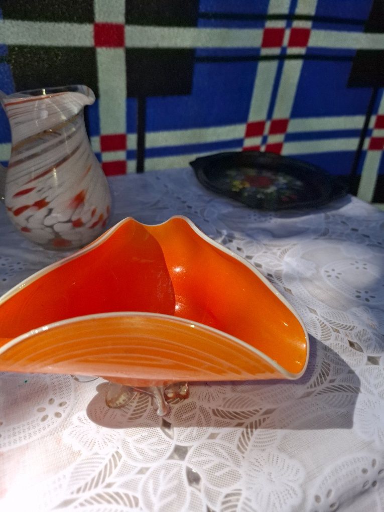 Ваза ,тарелка,пепельница ,молочник