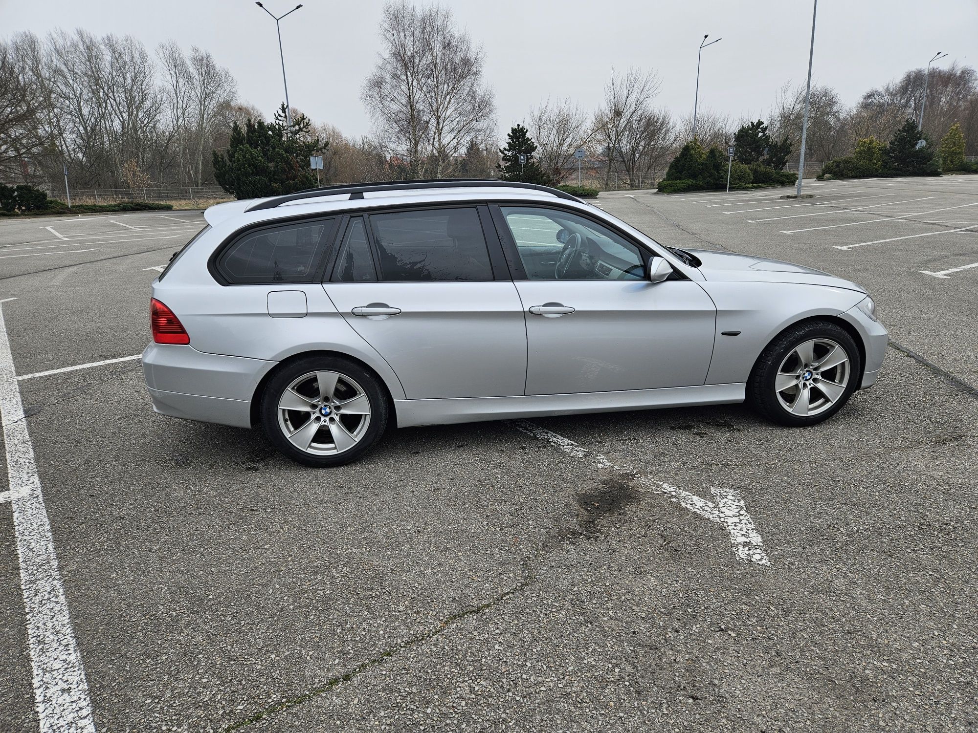 BMW E91 318D 122KM