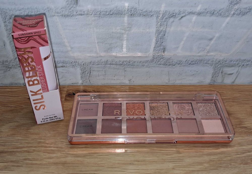 Nowy Zestaw Paleta Cieni REVOLUTION True Icon + Róż Silk Blush Sundown