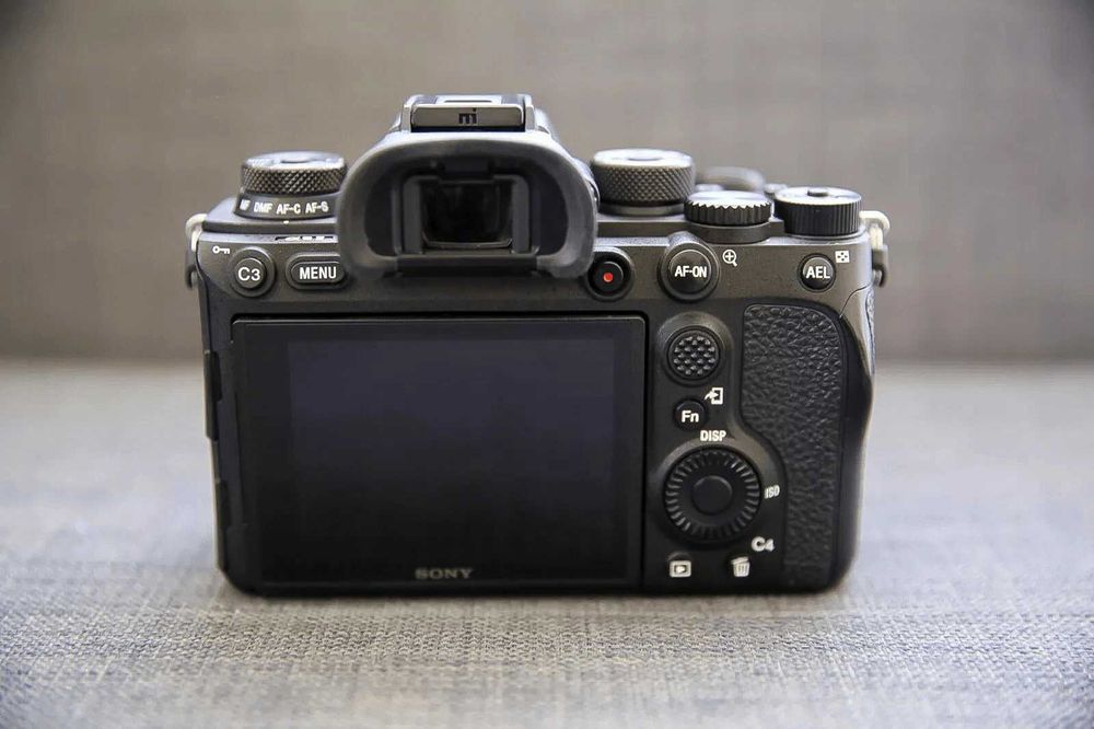 Sony A9 II - ILCE-9M2 - bardzo dobry stan, niewielki przebieg, zestaw