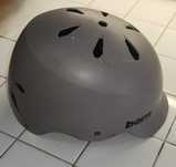 Capacetes usados para ciclista, vários