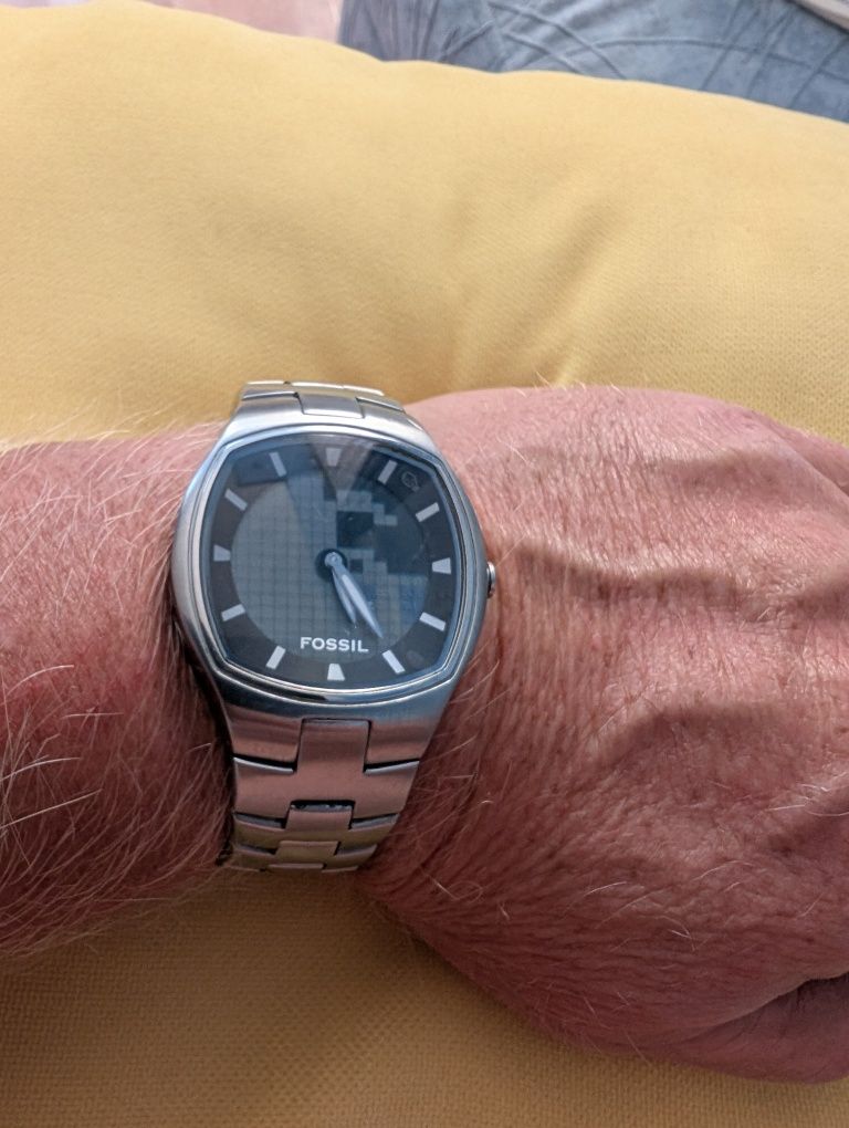 Часы Fossil Big Tic с анимацией