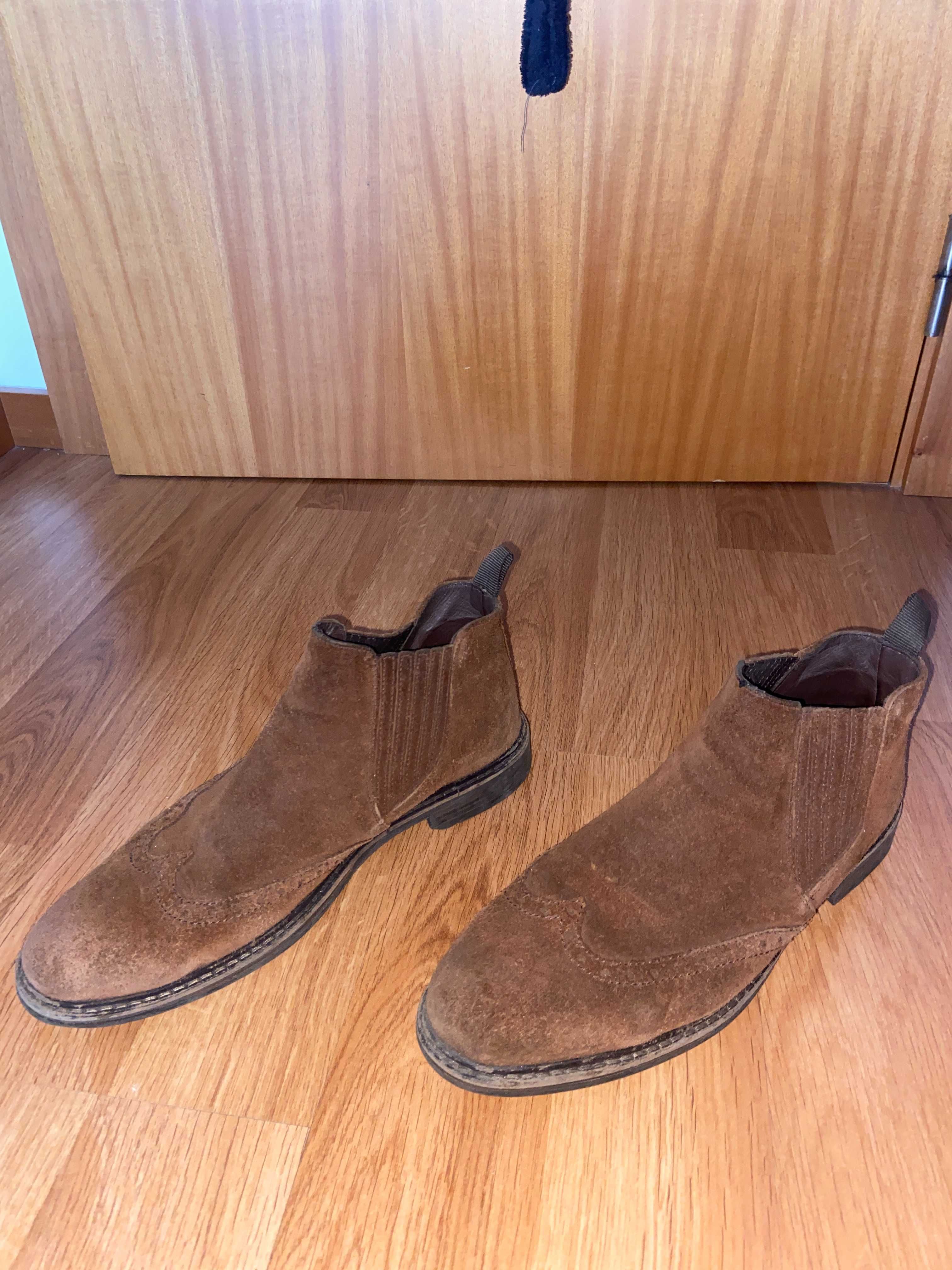 VENDEM-SE BOTAS CAMURÇA TAMANHO 42