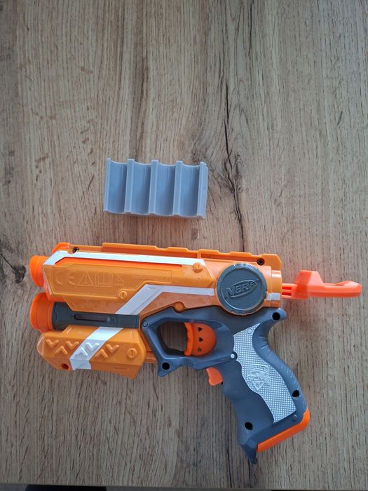 Hasbro pistolecik nerf