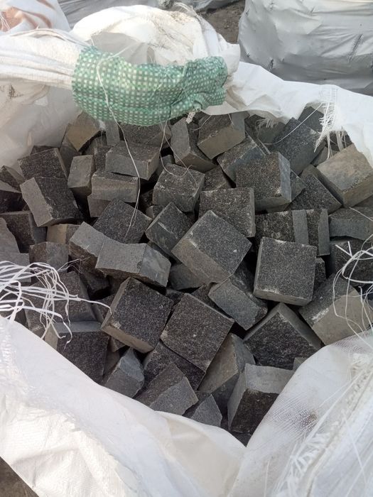 Бруківка гранітна