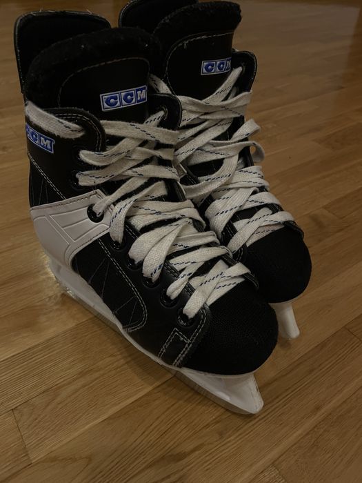 Łyżwy Hokejowe CCM rozmiar 35 Szacunek na Lodzie