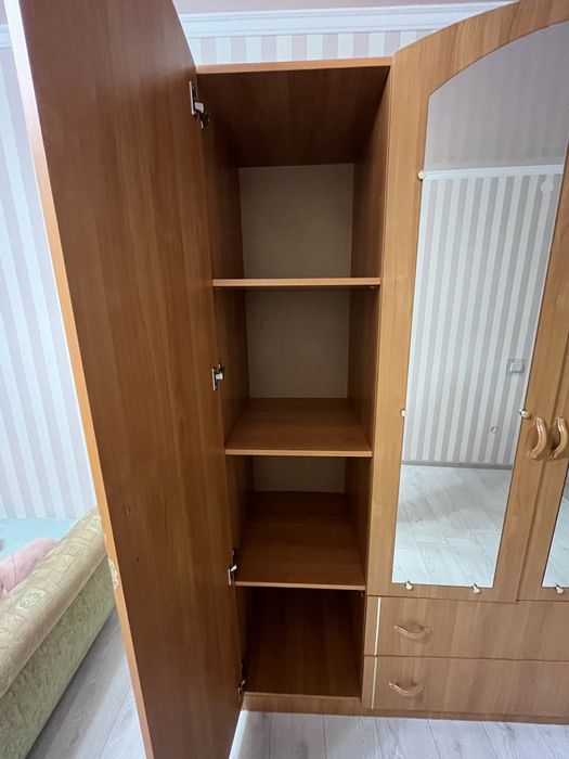 Продається шкаф в хорошому стані