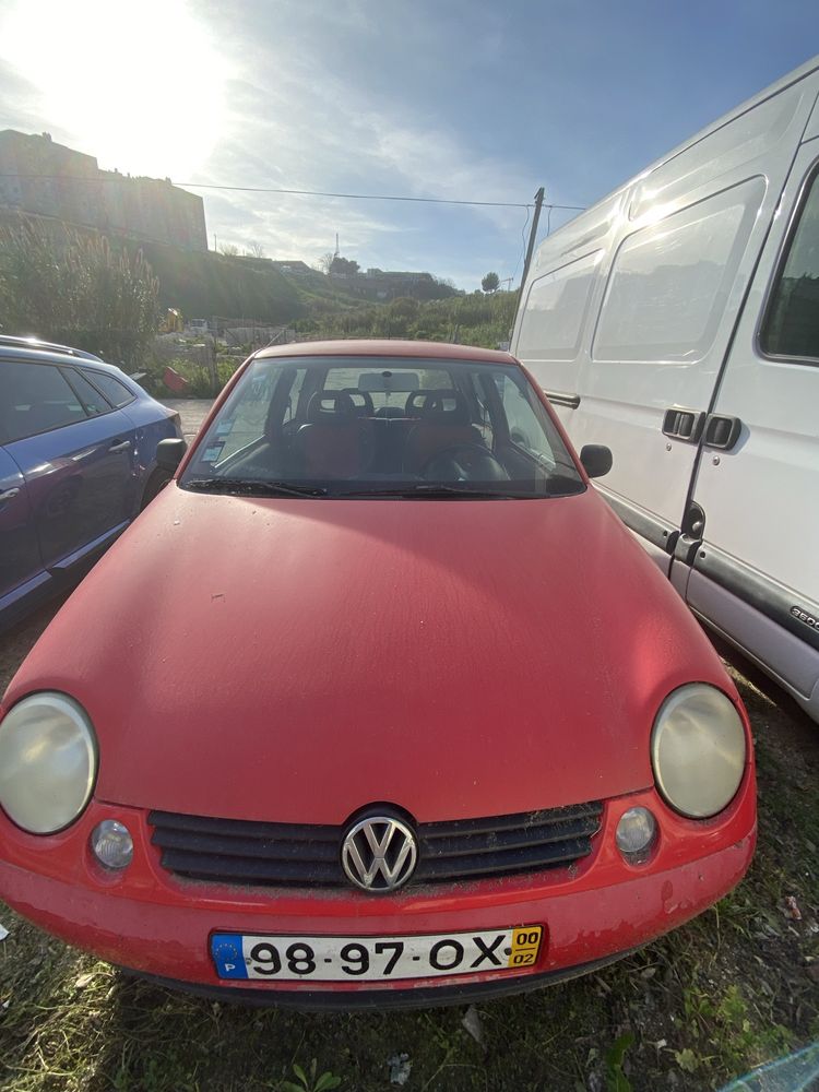 VW Lupo vermelho, apenas 82.000 quilômetros