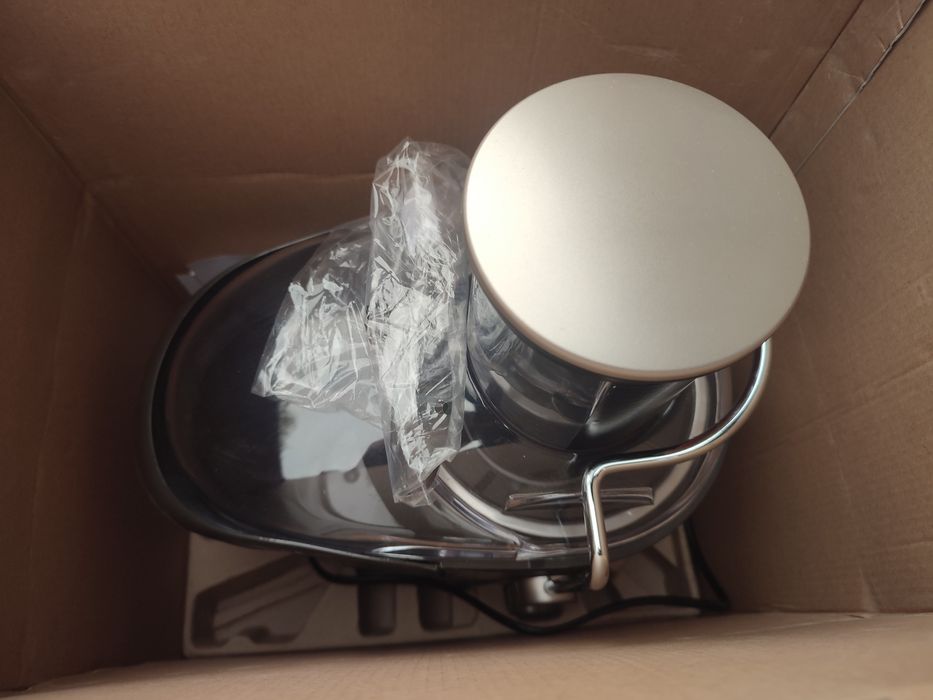 Соковижималка центробіжна MOULINEX XXL JU655