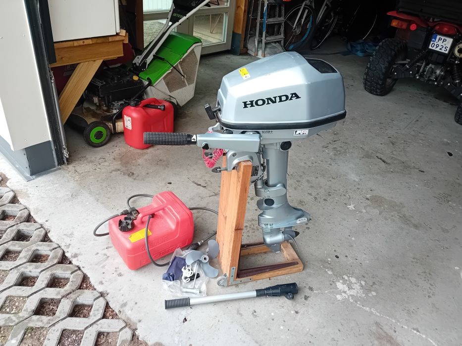 Ponton 3.2 m z przyczepką i silnikiem honda 5 km.