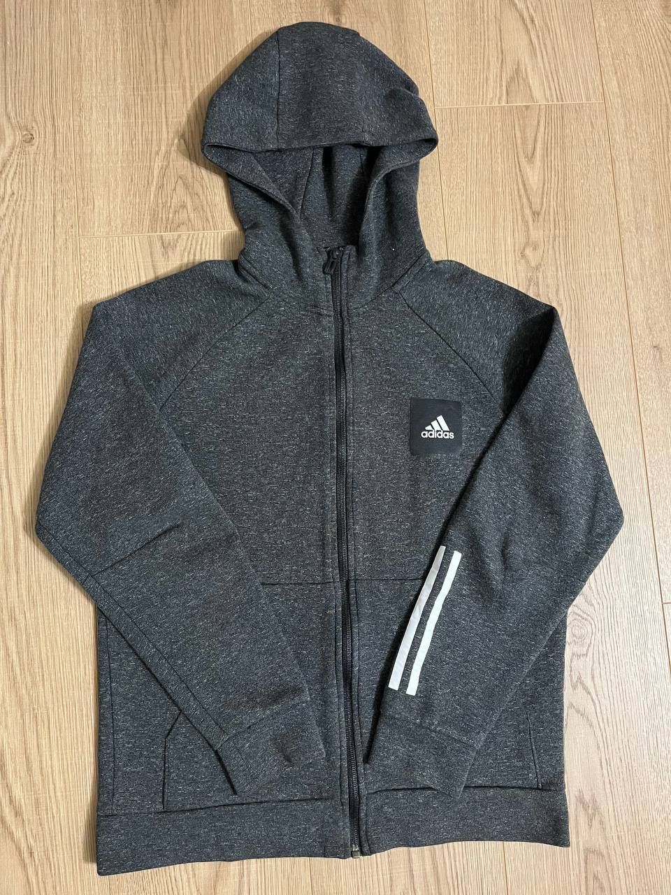 Зіпка Adidas нових колекцій