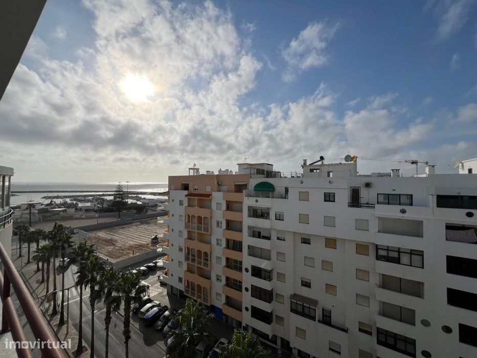 Apartamento T2 amplo com vista mar, a apenas 2 minutos da praia e 5...