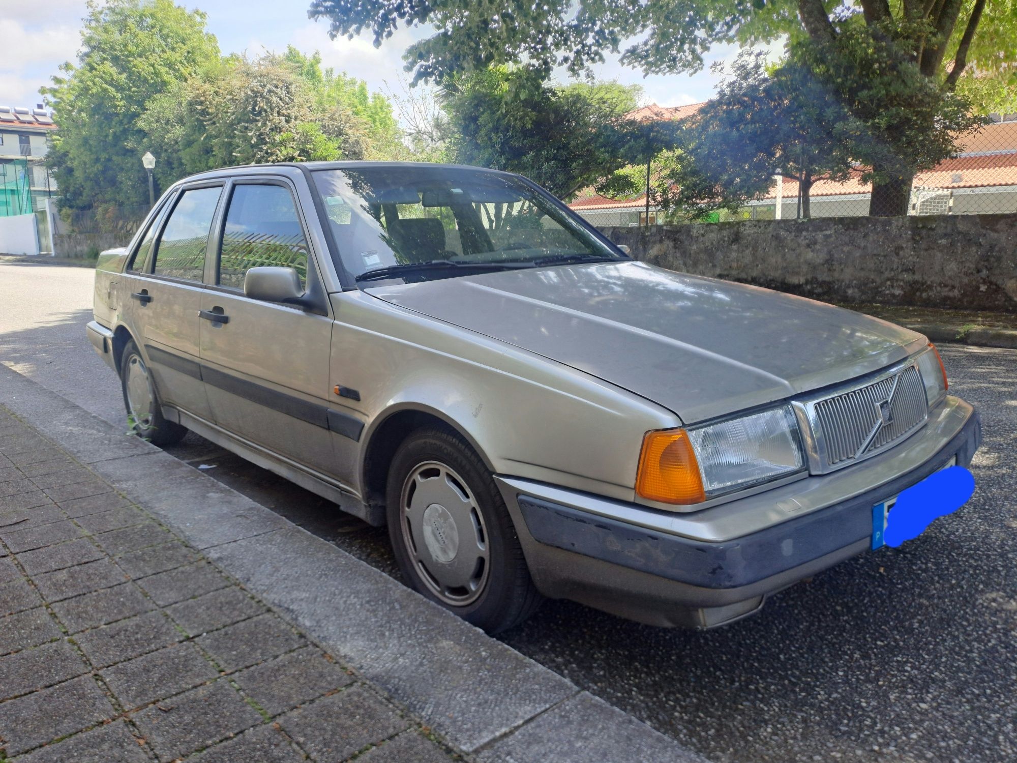 Volvo 460 GLE 1992 – Clássico com estilo e conforto!