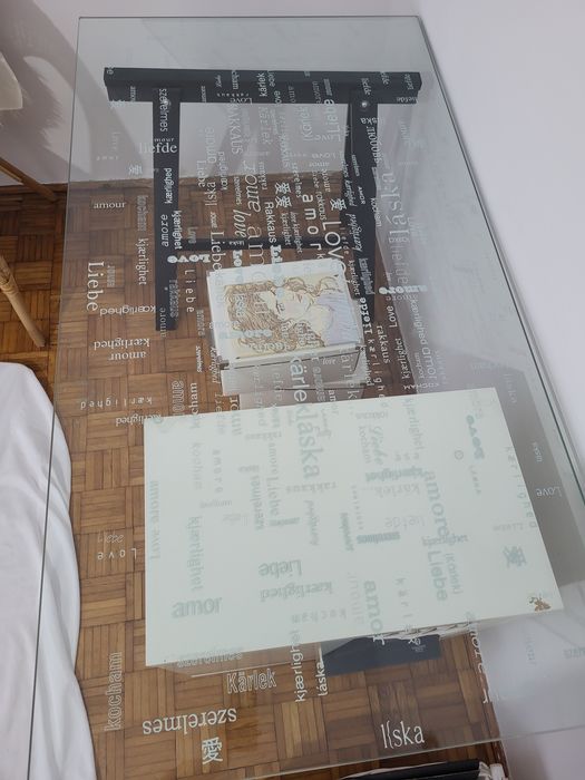 Biurko ze szklanym blatem i półeczką