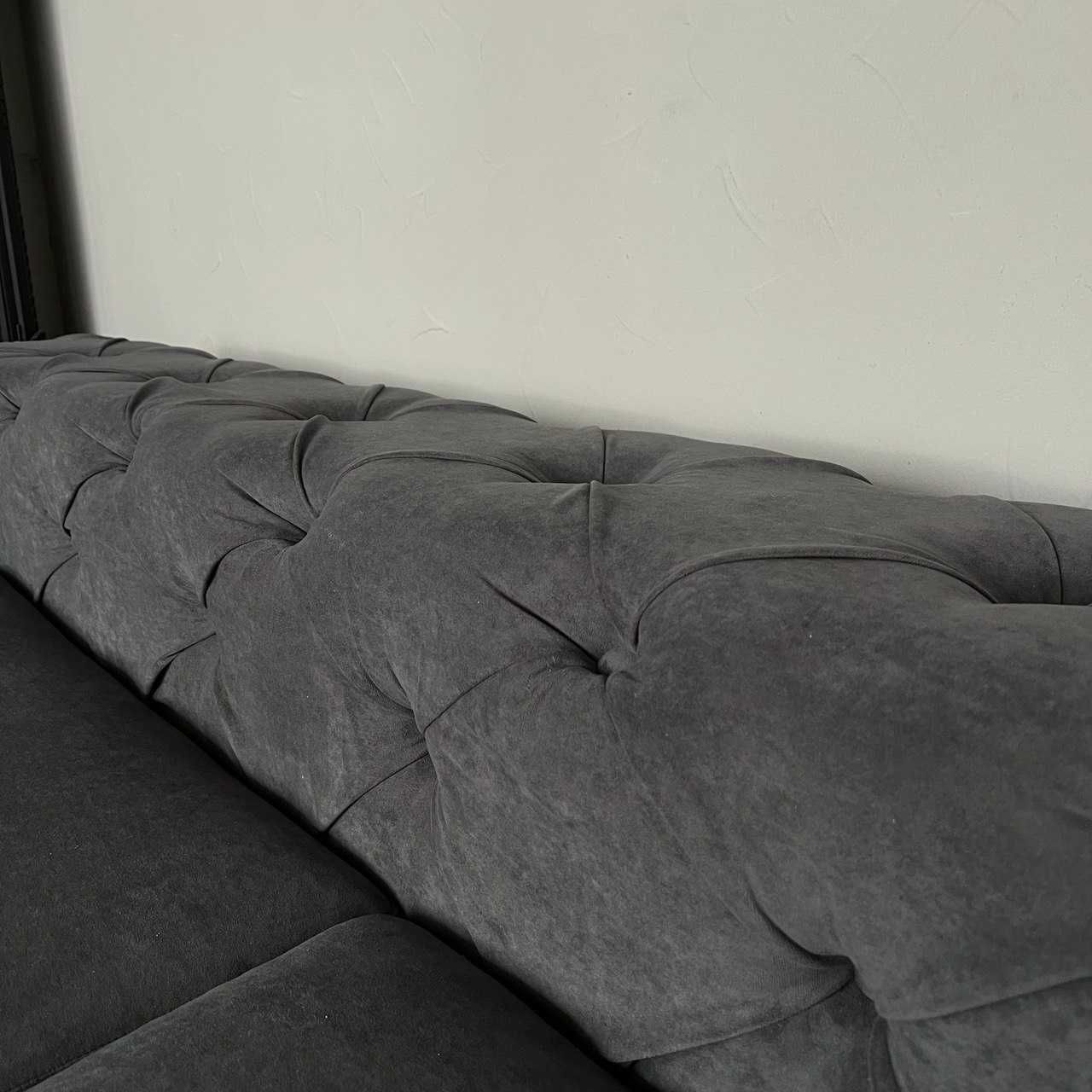 Прямий новий диван