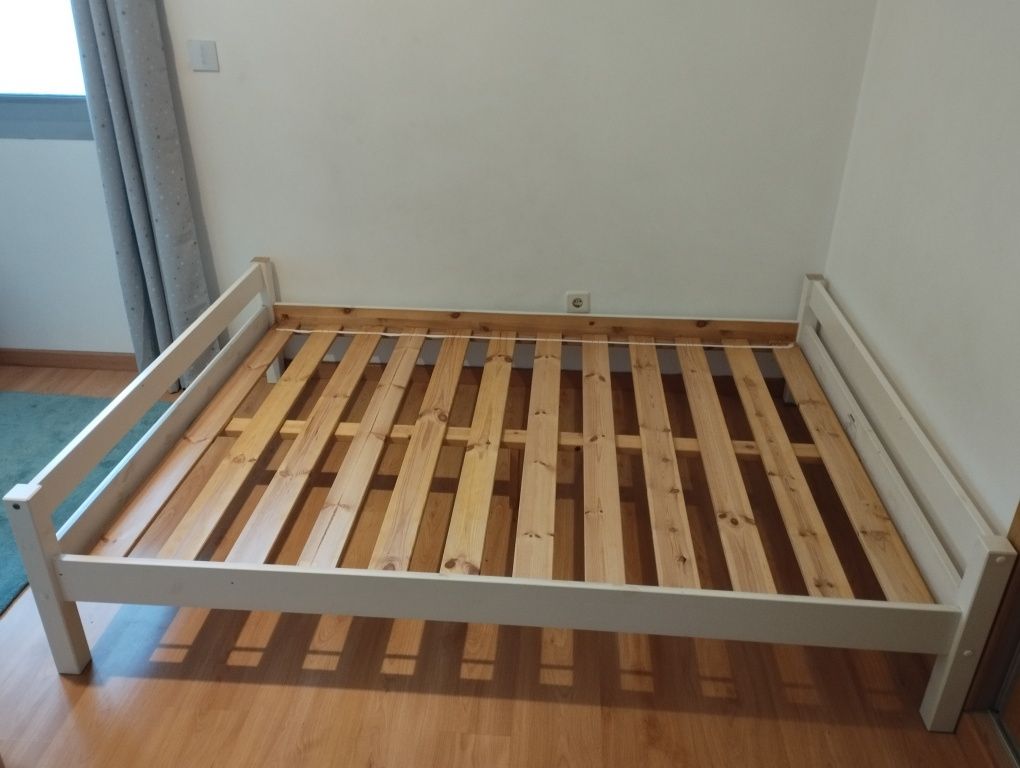 Cama (148x198)com colchão (183x133)