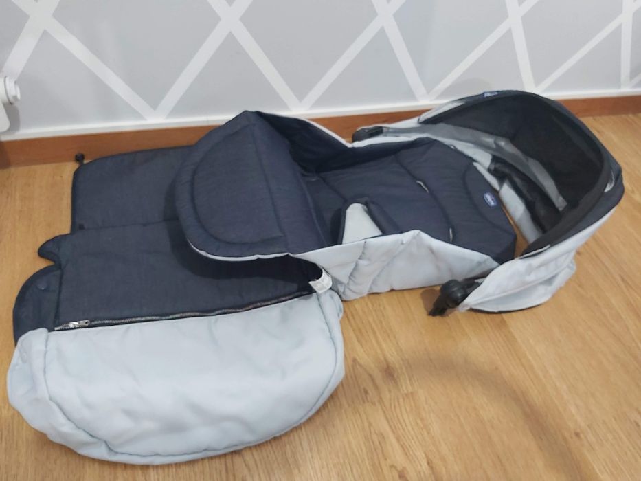 Carrinho de bebé Chicco trio