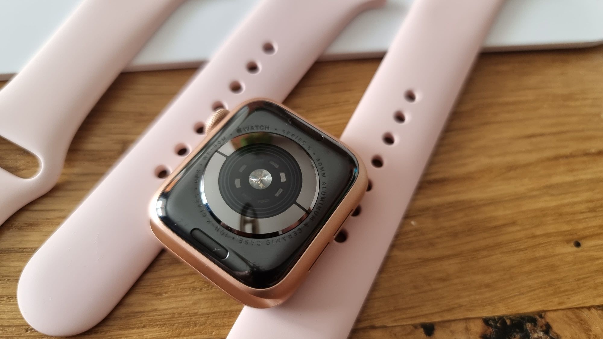 Apple Watch 5 40mm, stan idealny,Gold, kondycja baterii 100%, GPS,Miel