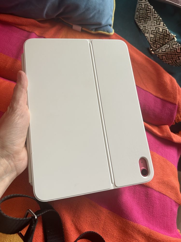 Tablet APPLE iPad 10.9" 10 genrozowy plus klawiatura magic keyboard