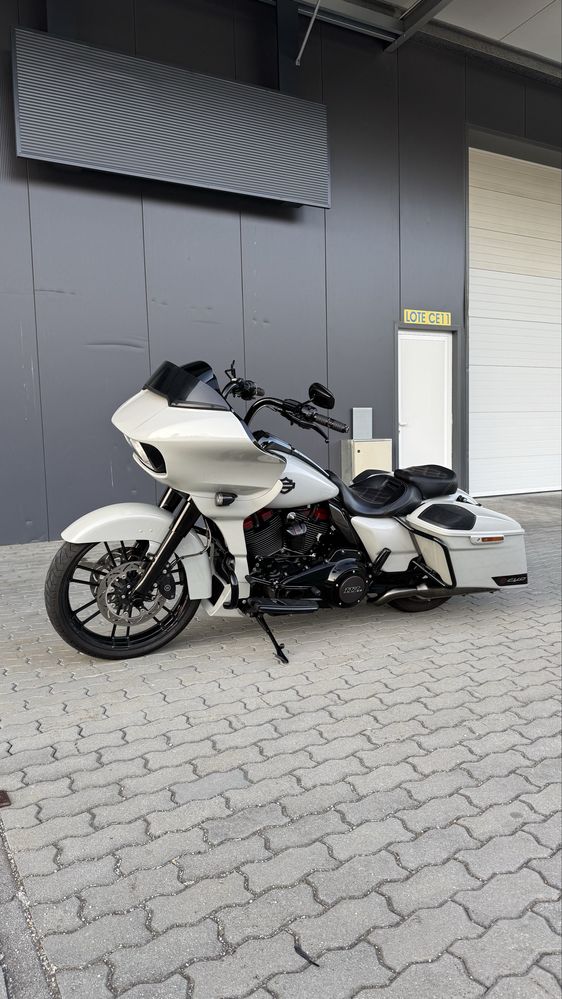 Harley davidson road glide cvo